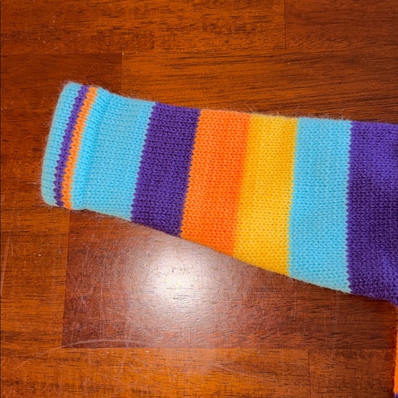 Four Suyos Girls Peruvian 100% wool hooded Sweater with Puffy embellishments. - Picture 7 of 14